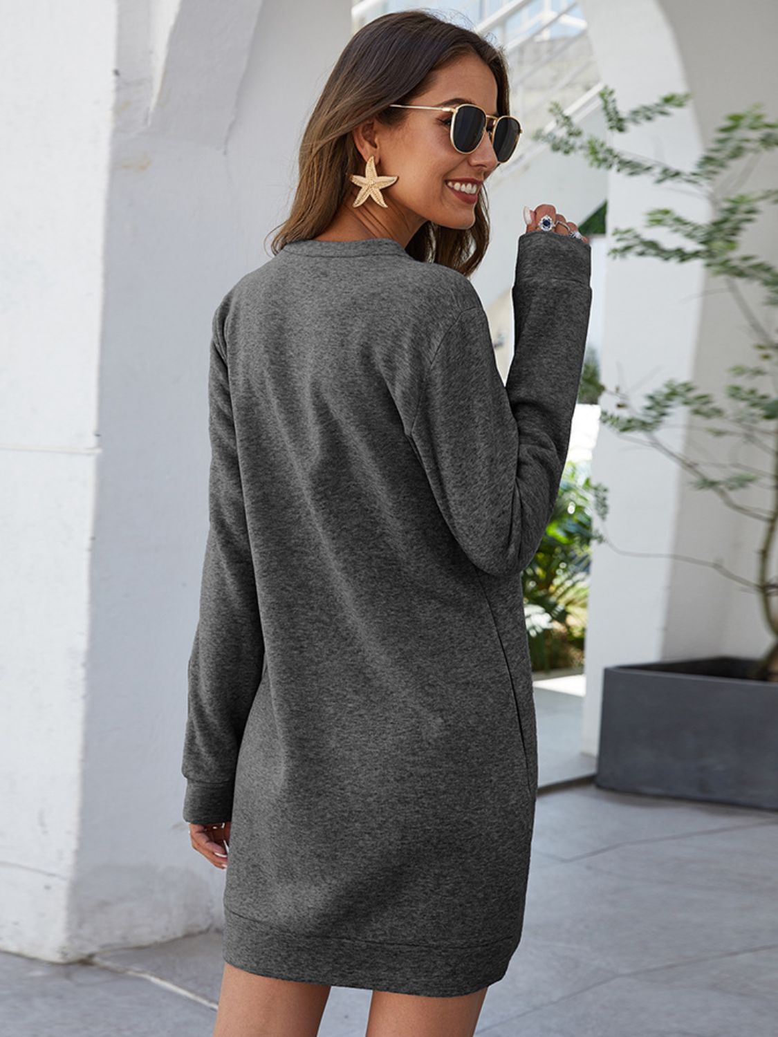Sweatshirt dress in dark gray with long sleeves and slant pockets, casual style