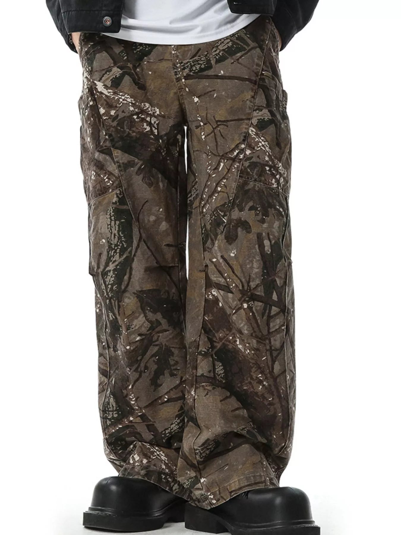 Relaxed fit camouflage cargo pants with multiple pockets and a comfortable fabric.