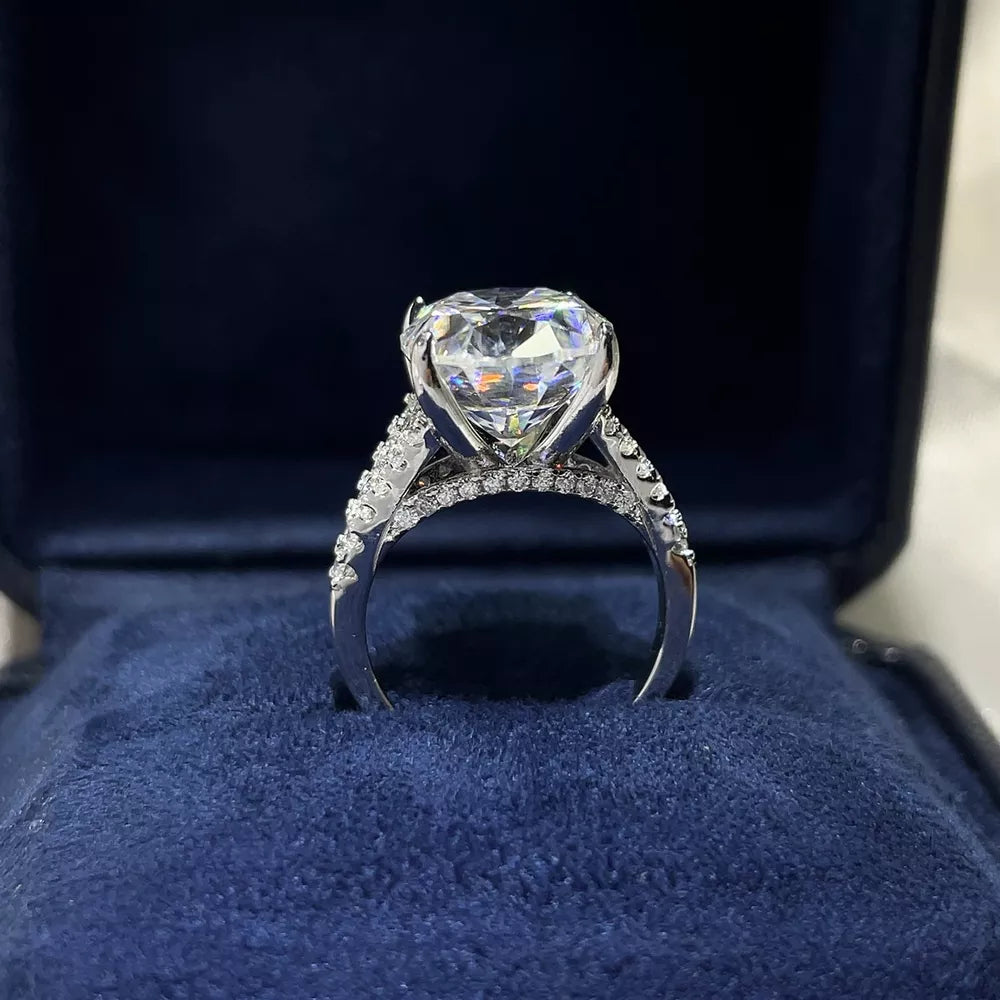 10ct Moissanite 925 Sterling Silver Ring in Silver, side view