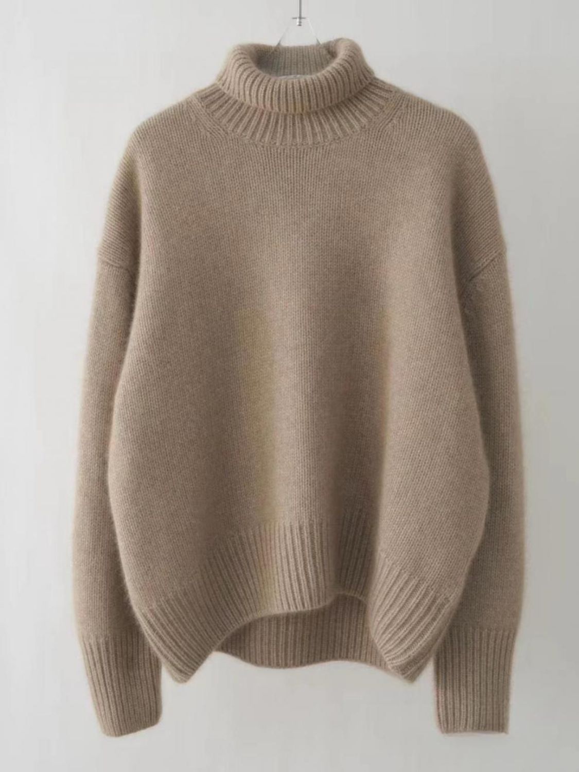 Relaxed fit cashmere turtleneck sweater in khaki with ribbed cuffs and hem