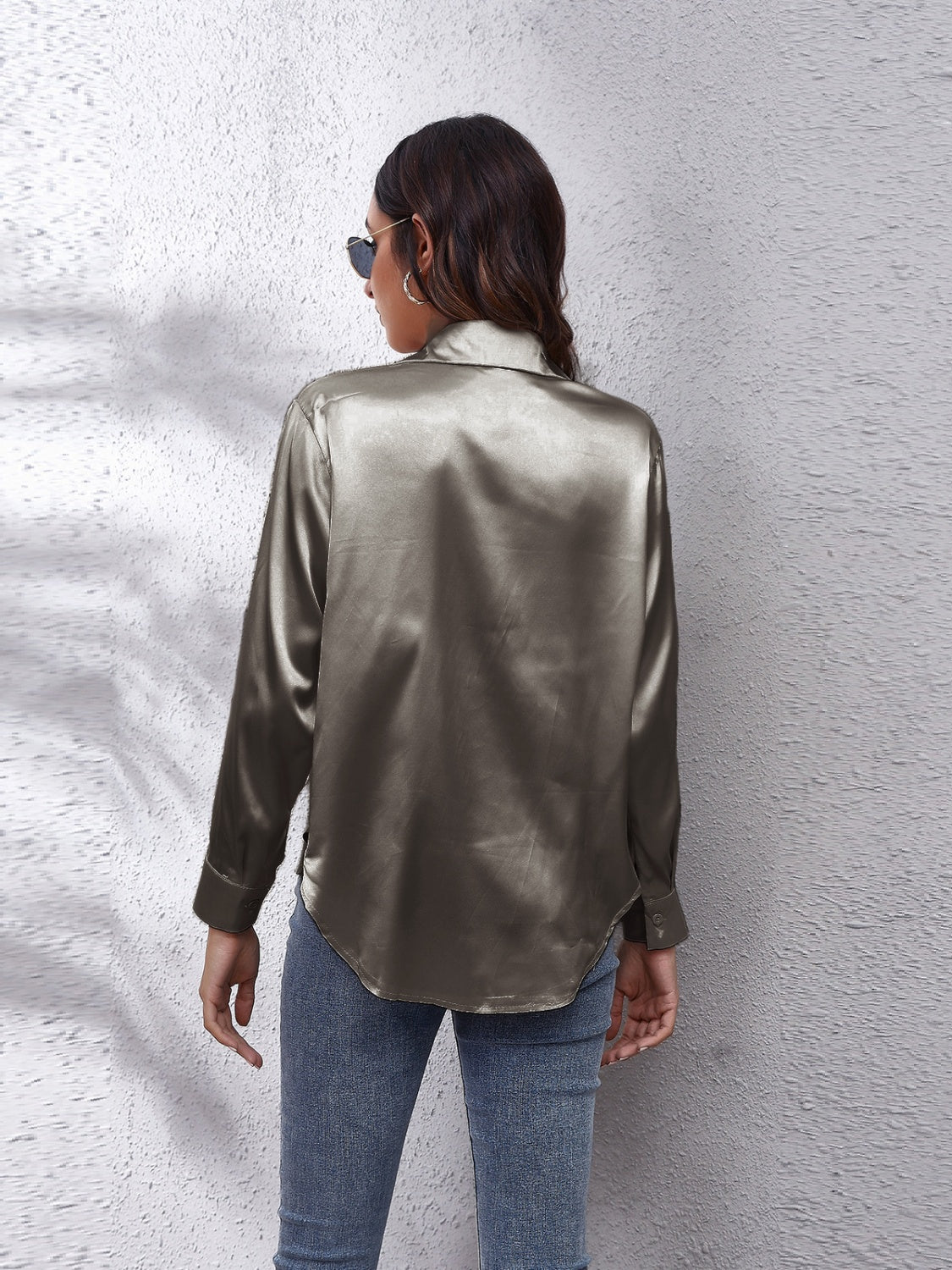 Silken button-down shirt in light gray with a relaxed fit and button cuffs.