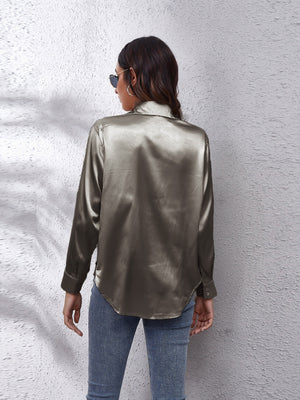 Silken button-down shirt in light gray with a relaxed fit and button cuffs.