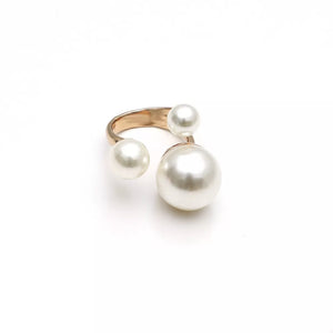 Elegant gold-plated open ring with three pearls of varying sizes.