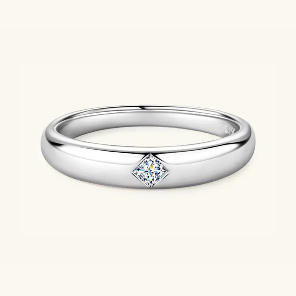 Silver band ring with square-shaped moissanite diamond accent