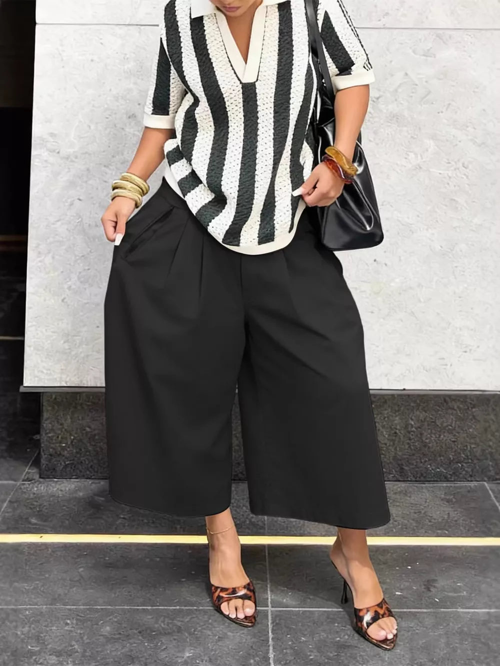 Wide-leg Cropped Pants in Black, close-up detail