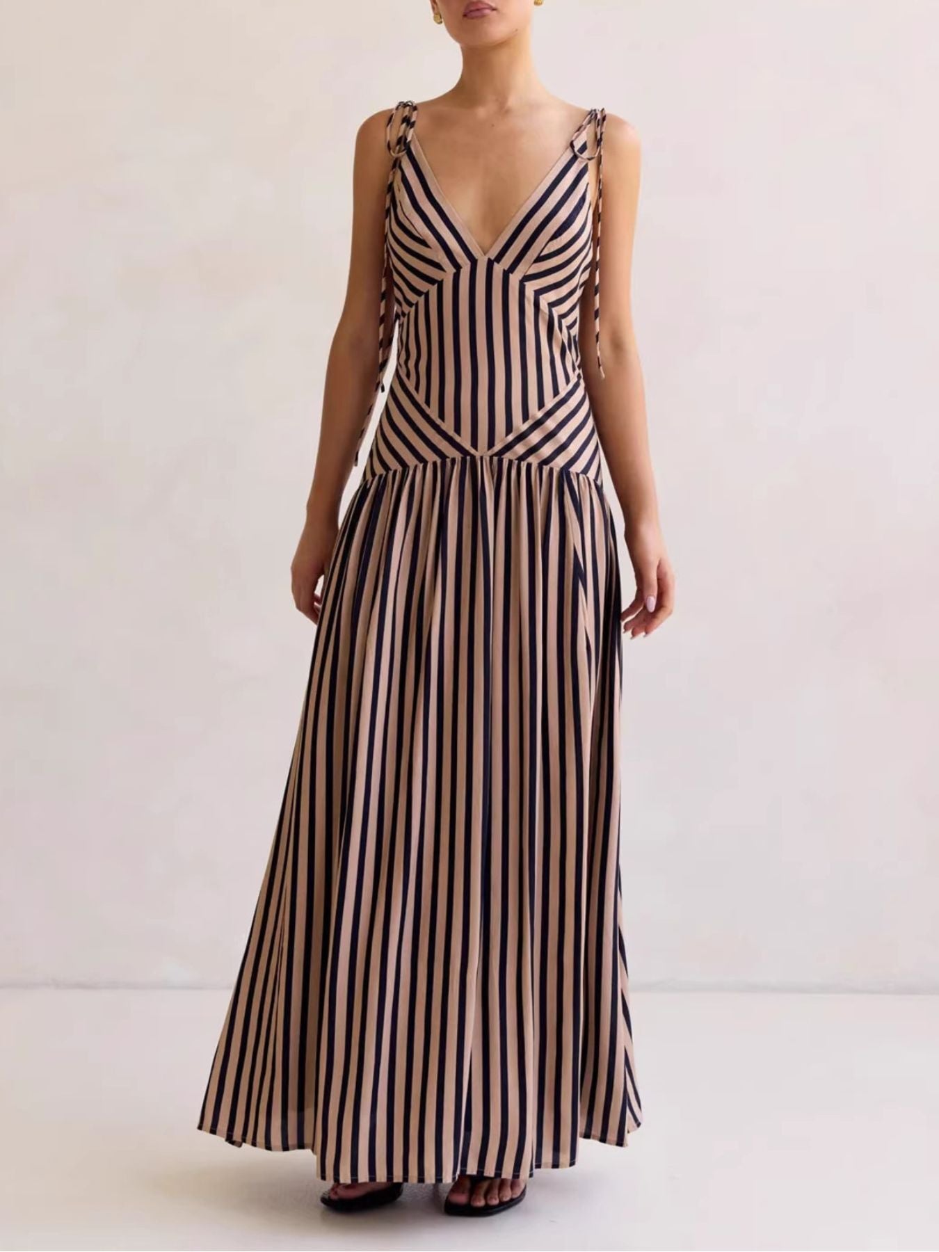 Tie-shoulder maxi dress with V-neck in brown and black stripes, adjustable straps