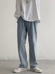 Men's Loose Fit Jeans in Black, fit detail