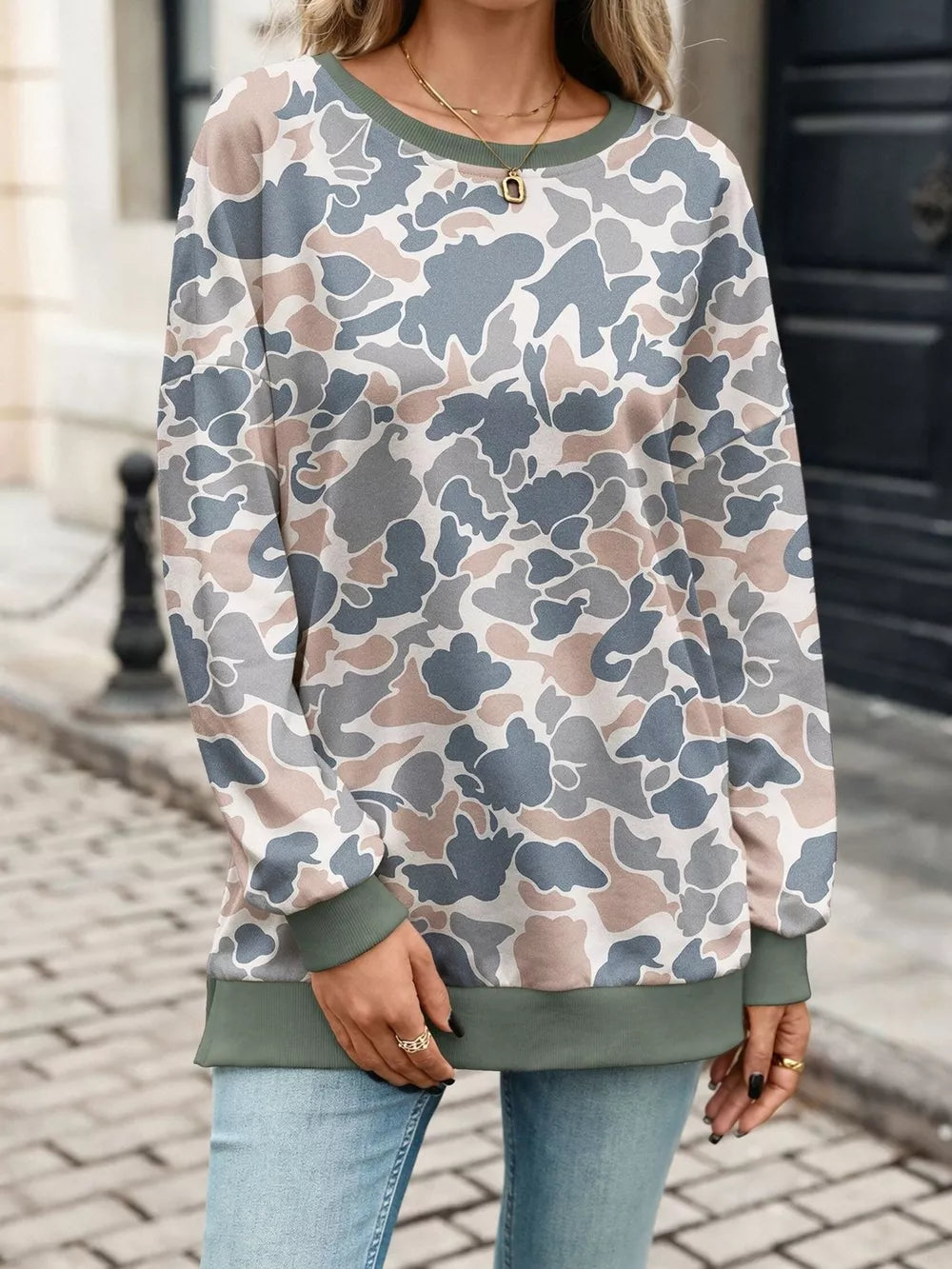 sweatshirt featuring camo in medium gray with 65% viscose, 30% polyester, 5% elastane Care instructions: Machine wash cold