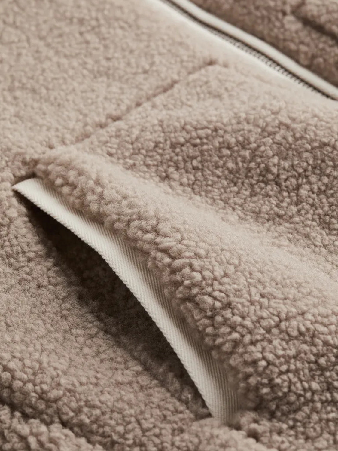 Teddy fleece zip-up jacket in Dust Storm with contrast piping detail on pocket.