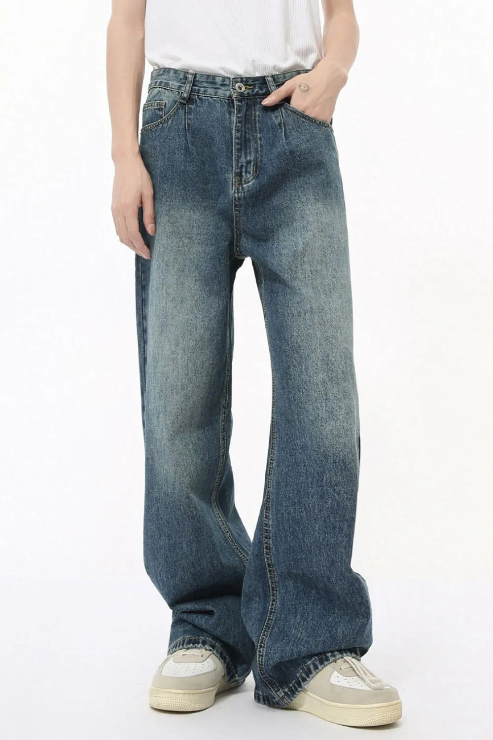 Pleated baggy denim jeans in medium wash with a relaxed fit and wide leg.