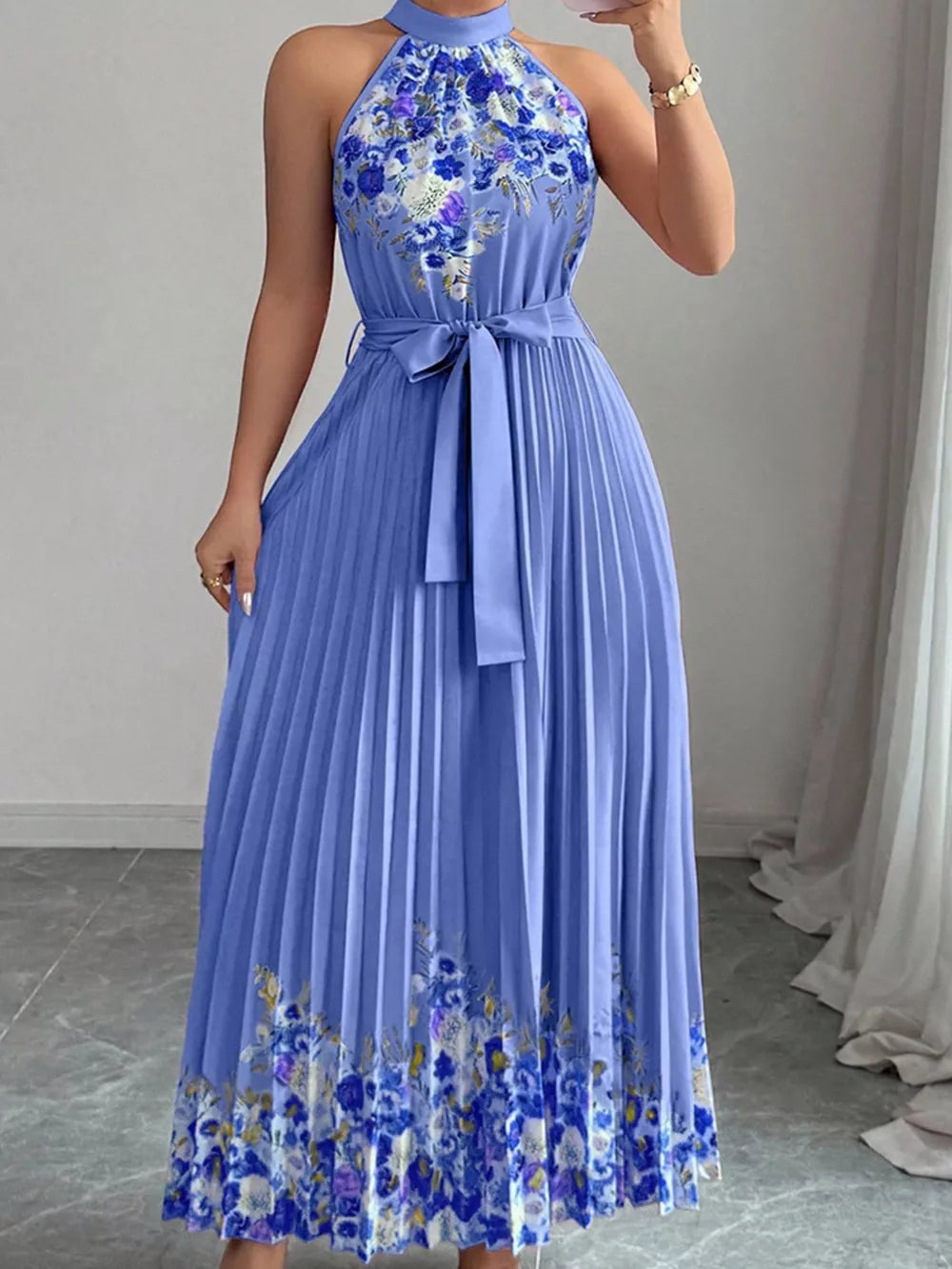 Halter Neck Floral Print Pleated Maxi Dress, fit detail