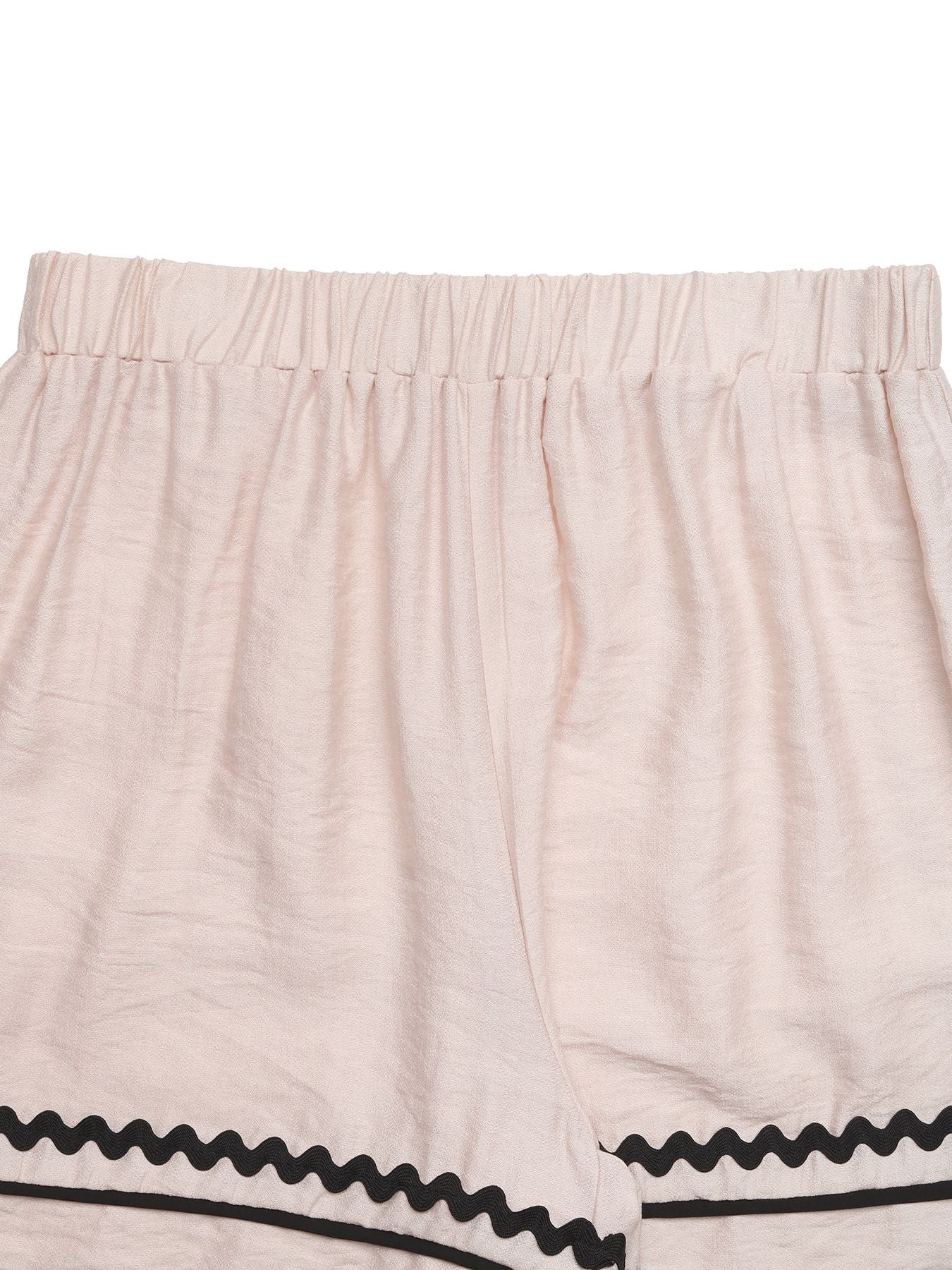 Beige elastic waist shorts with wavy black trim detail
