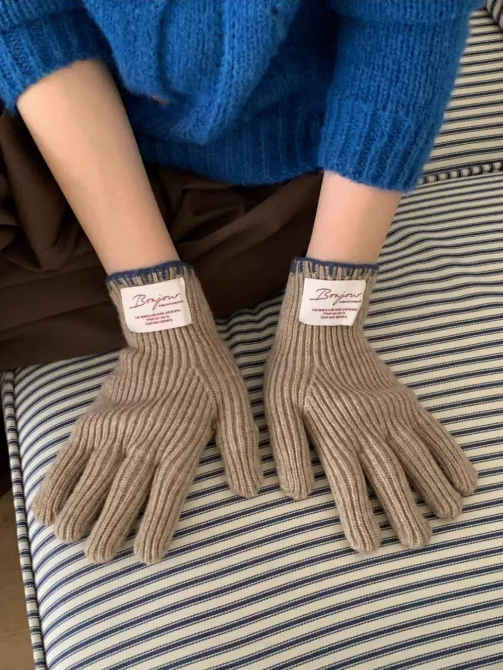 Brown ribbed knit gloves with scalloped cuff and Bonjour label detail