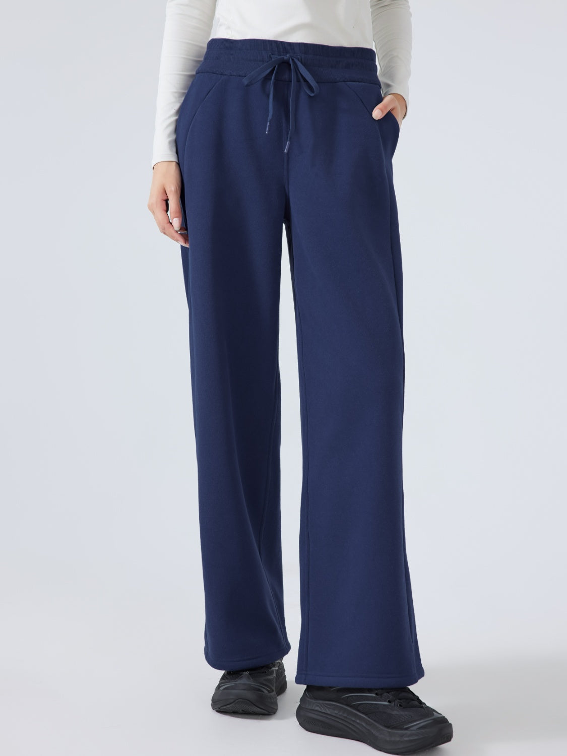 Relaxed palazzo sweatpants in dark blue with drawstring waist and pockets.