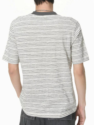 Essential striped crew neck t-shirt in white with black stripes, made of comfortable cotton.