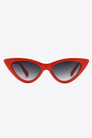 Chainlink cat-eye sunglasses in deep red with gradient lenses