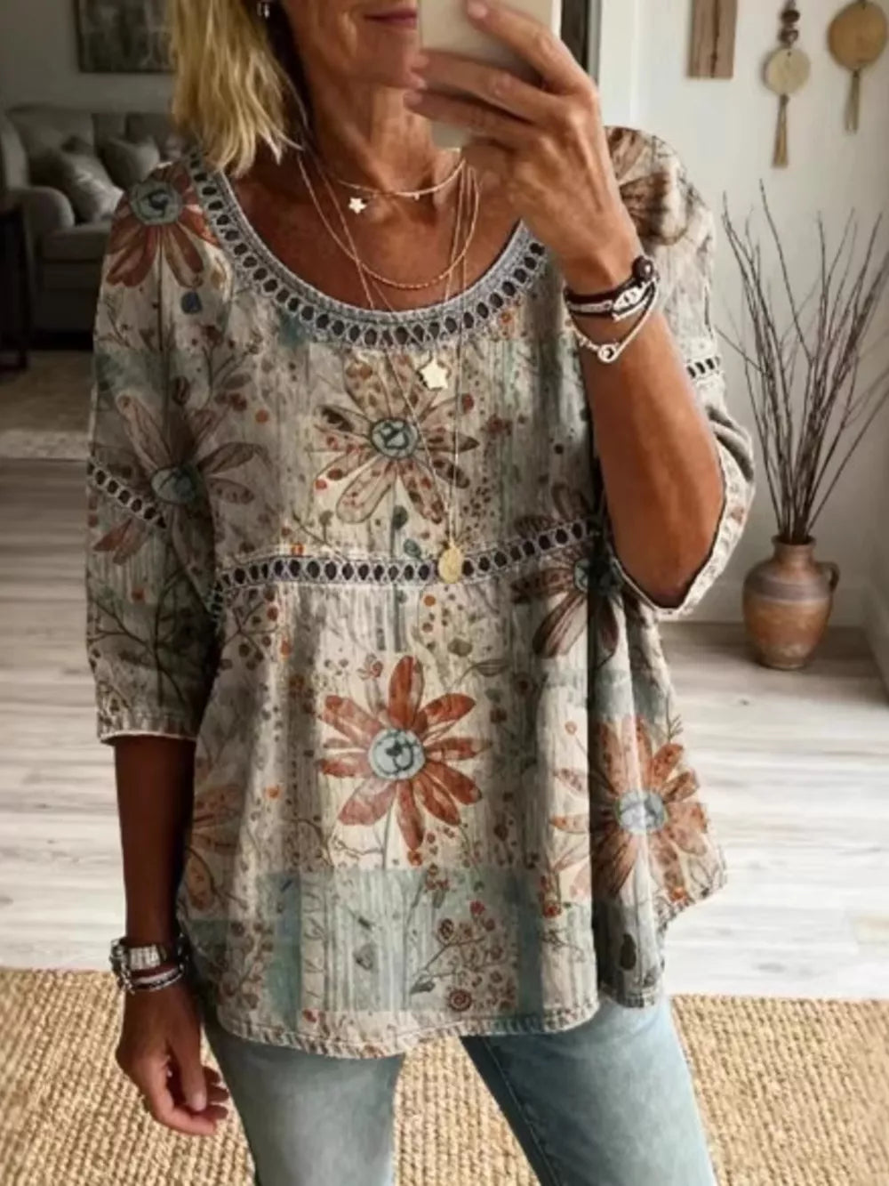 Bohemian floral print t-shirt with openwork neckline and 3/4 sleeves.