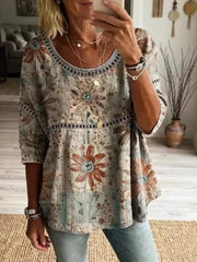 Bohemian floral print t-shirt with openwork neckline and 3/4 sleeves.