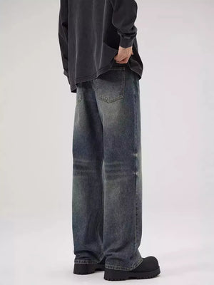 Men's relaxed fit jeans in washed blue denim with a vintage look.