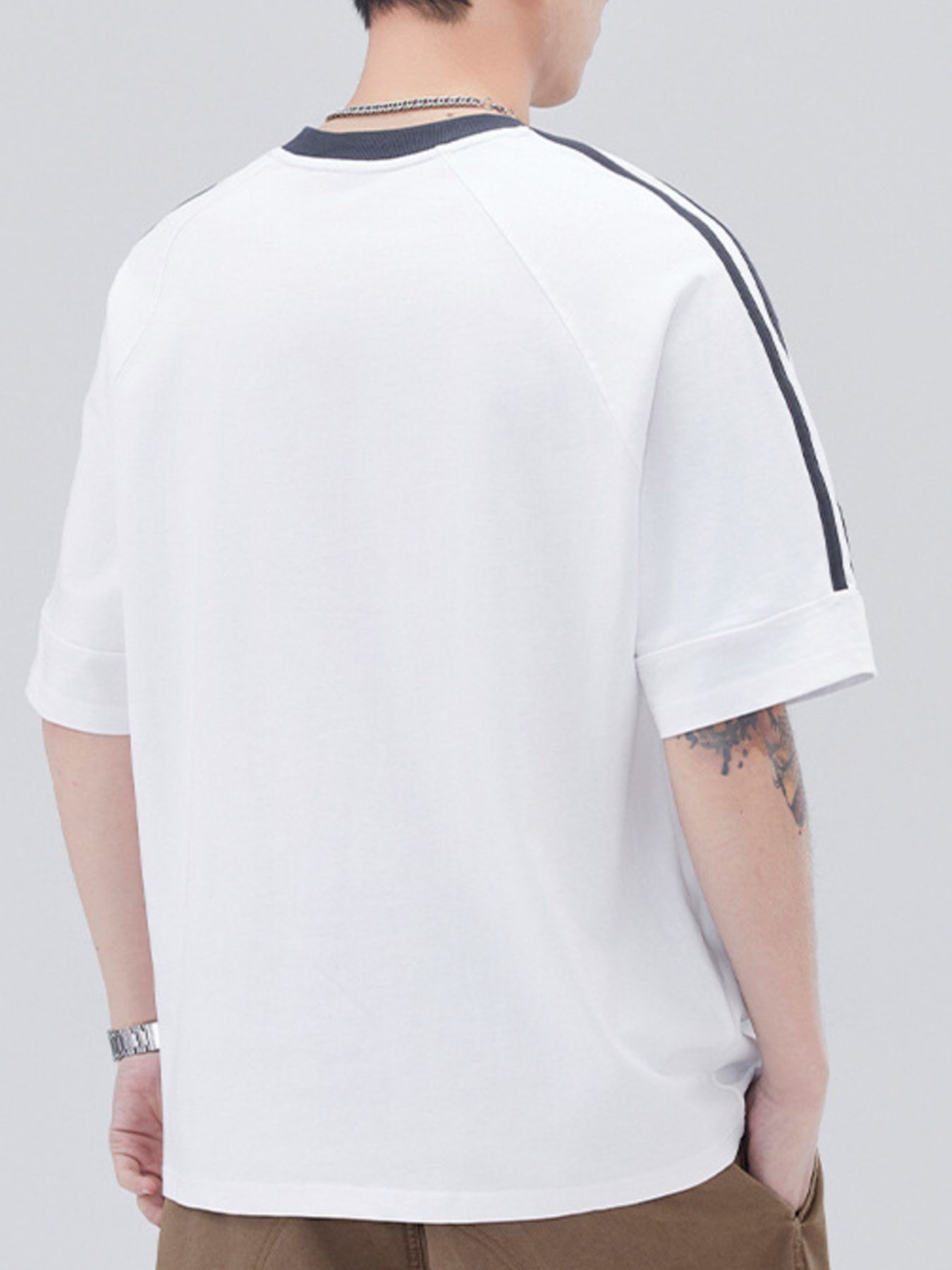 White oversized t-shirt with contrast stitching on sleeves and neckline