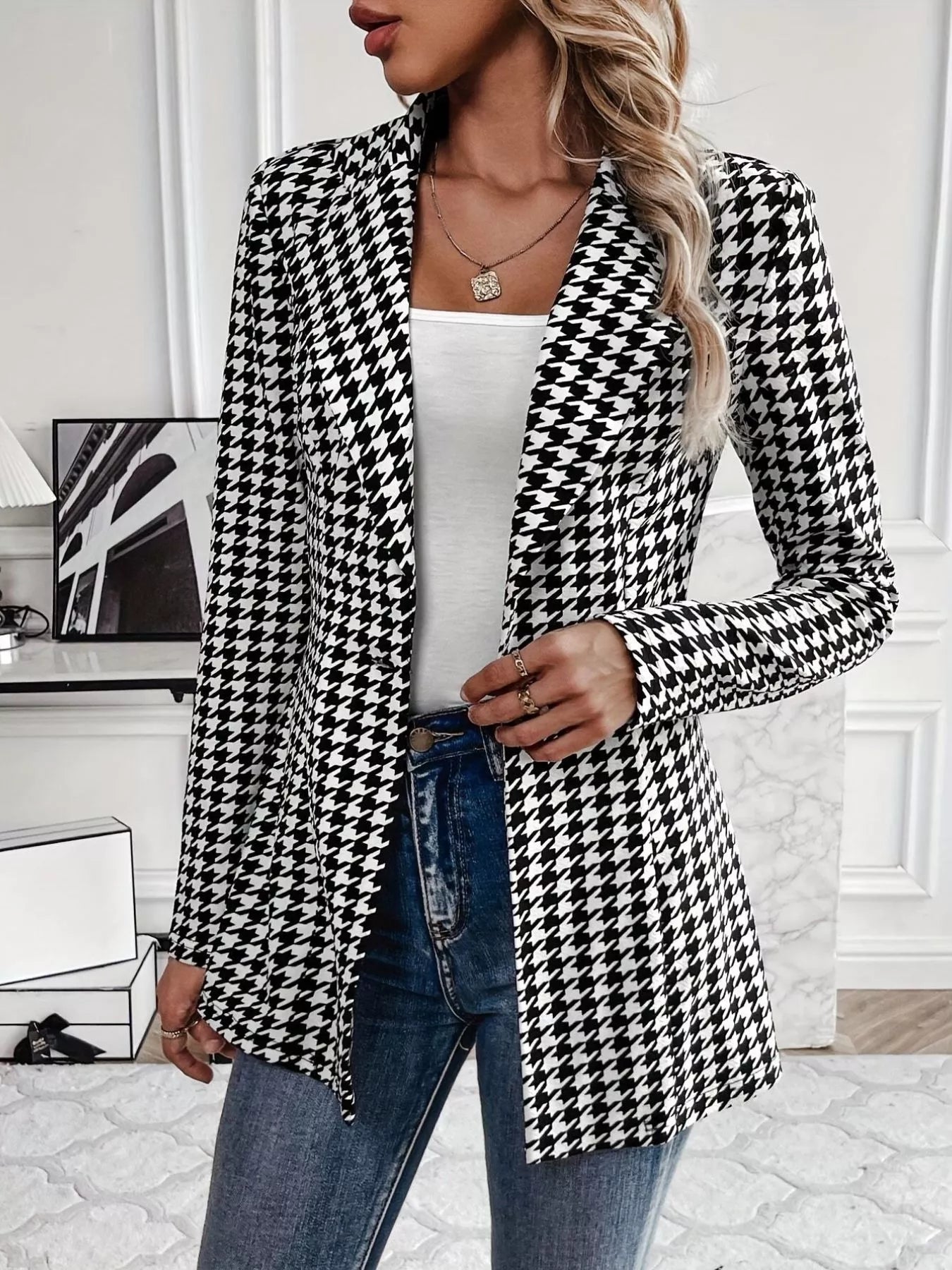 Houndstooth lapel collar blazer in plaid with long sleeves, open front, and a chic silhouette.