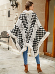 Diamond checkered poncho in ivory with faux fur trim and collar.
