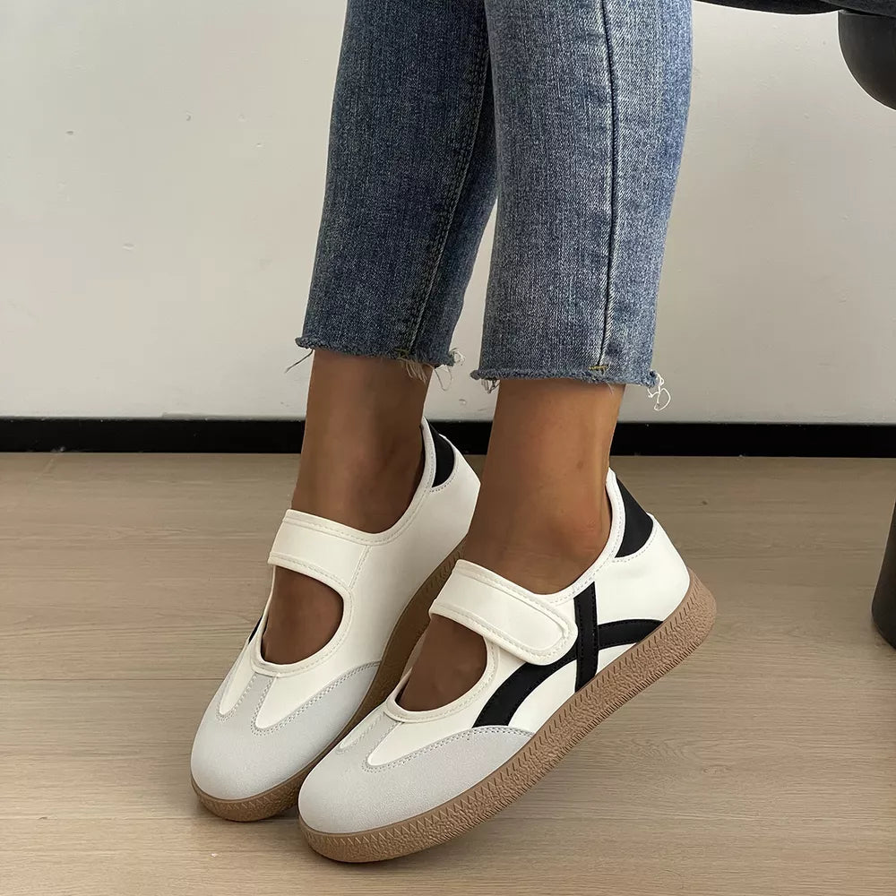 Round Toe Slip-on Flats, model styling view