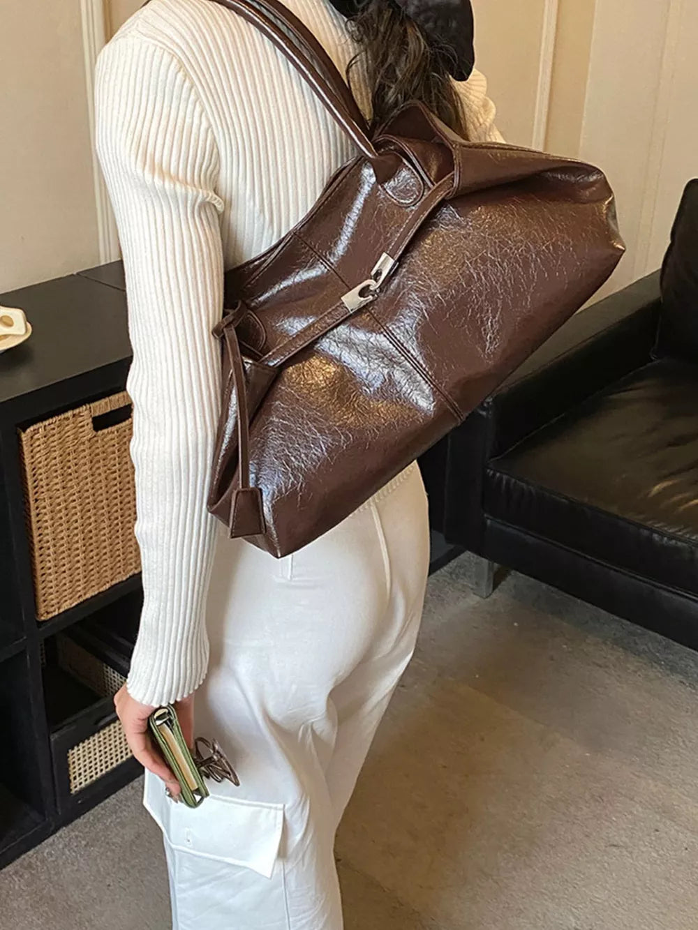 Pu Leather Shoulder Bag in Brown, fabric detail