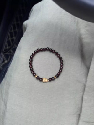 Garnet beaded bracelet with gold gourd charm and gold accents