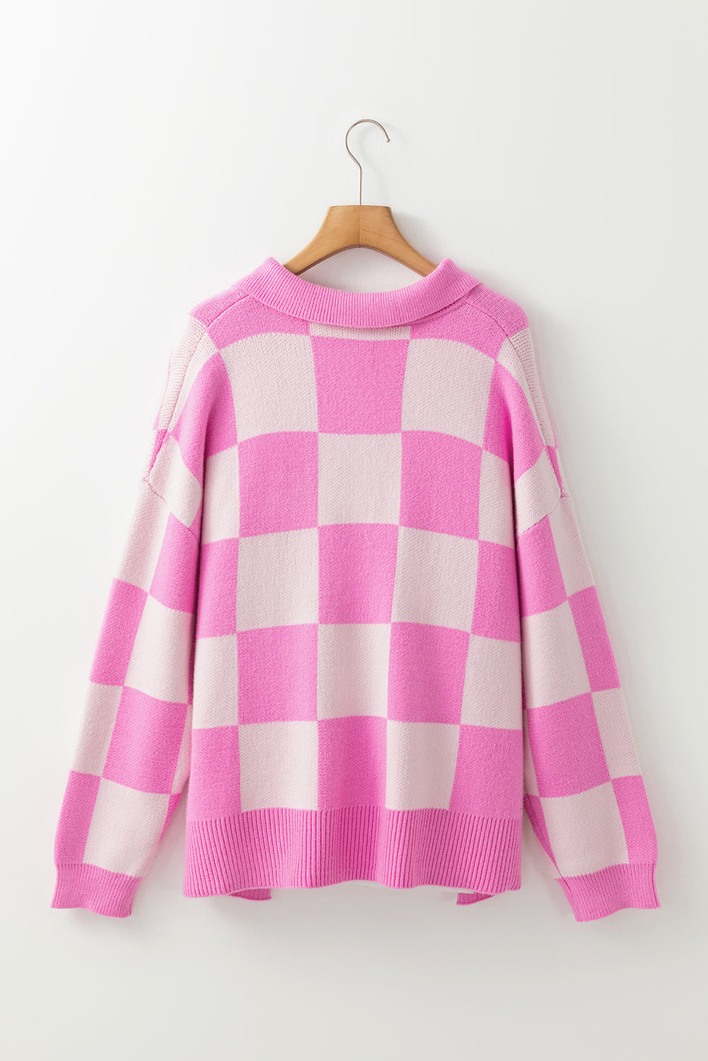 Checkered polo neckline knit sweater in fuchsia pink and white.