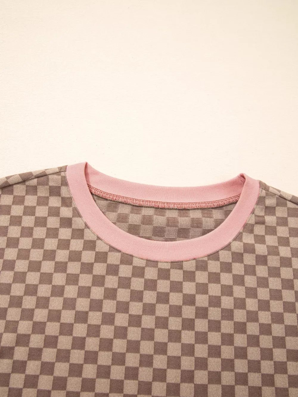 Chic checkerboard loungewear top with pink trim and crew neck.