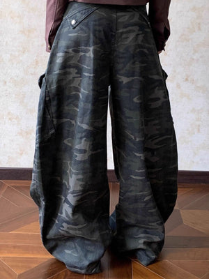 Men's camo print wide leg jeans in 100% cotton with cargo pockets.