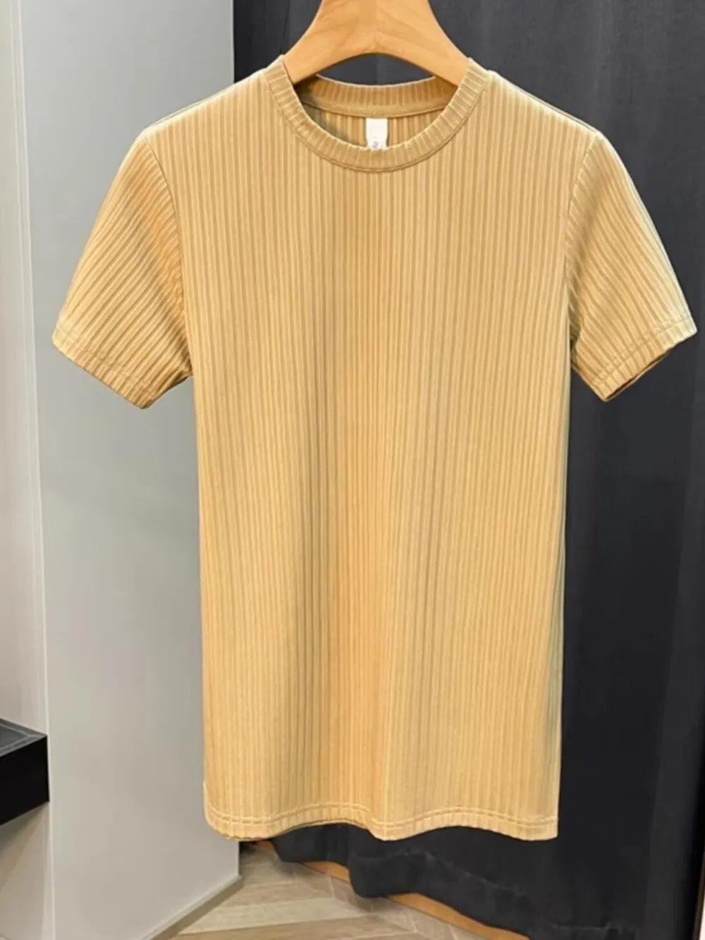 Gold ribbed knit t-shirt for men, crew neck, short sleeves, cotton blend.