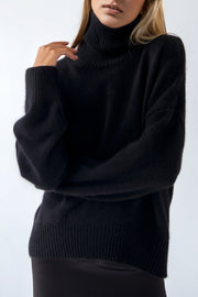 Black oversized cashmere turtleneck sweater with ribbed cuffs and hem