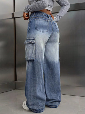 Vintage wide-leg cargo jeans in light wash denim with cargo pockets and a relaxed fit.
