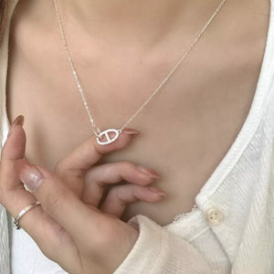 Silver necklace with geometric zircon pendant, delicate and adjustable, made of 925 sterling silver.