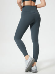 Sculpted contour leggings in gray with V-seam detail and pocket.