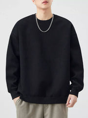 Black oversized crew-neck sweatshirt with ribbed cuffs and hem.