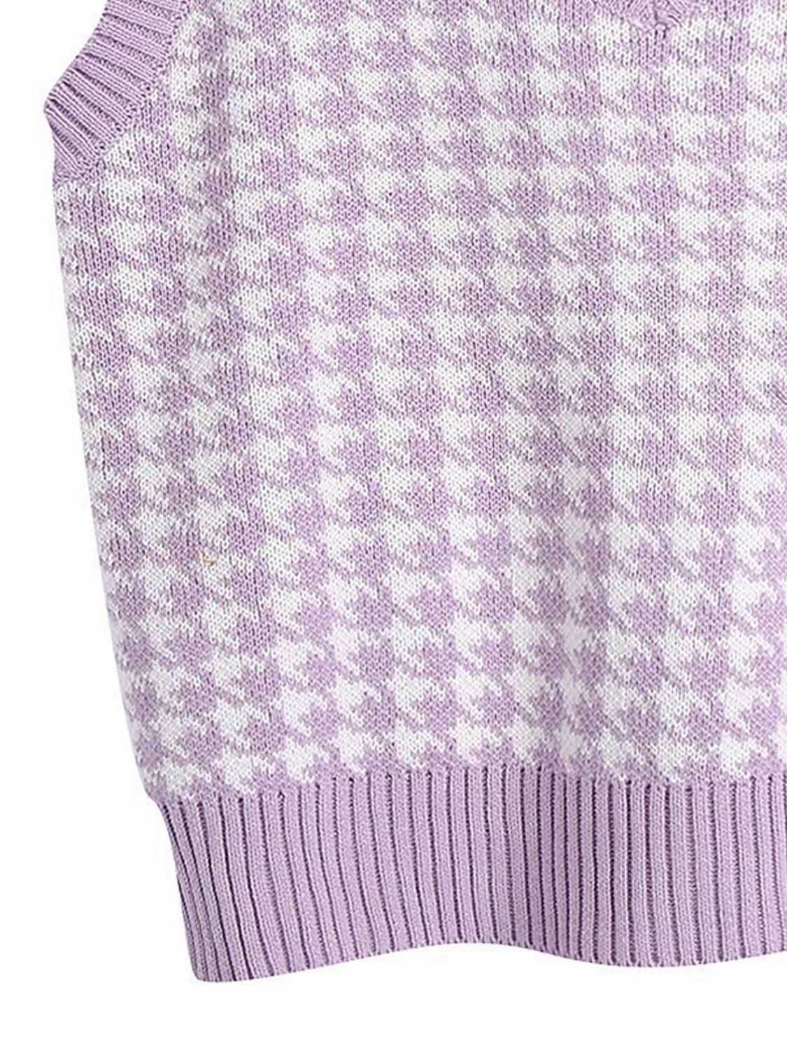 Houndstooth knit v-neck tank top in lavender and white with ribbed hem.
