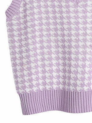 Houndstooth knit v-neck tank top in lavender and white with ribbed hem.
