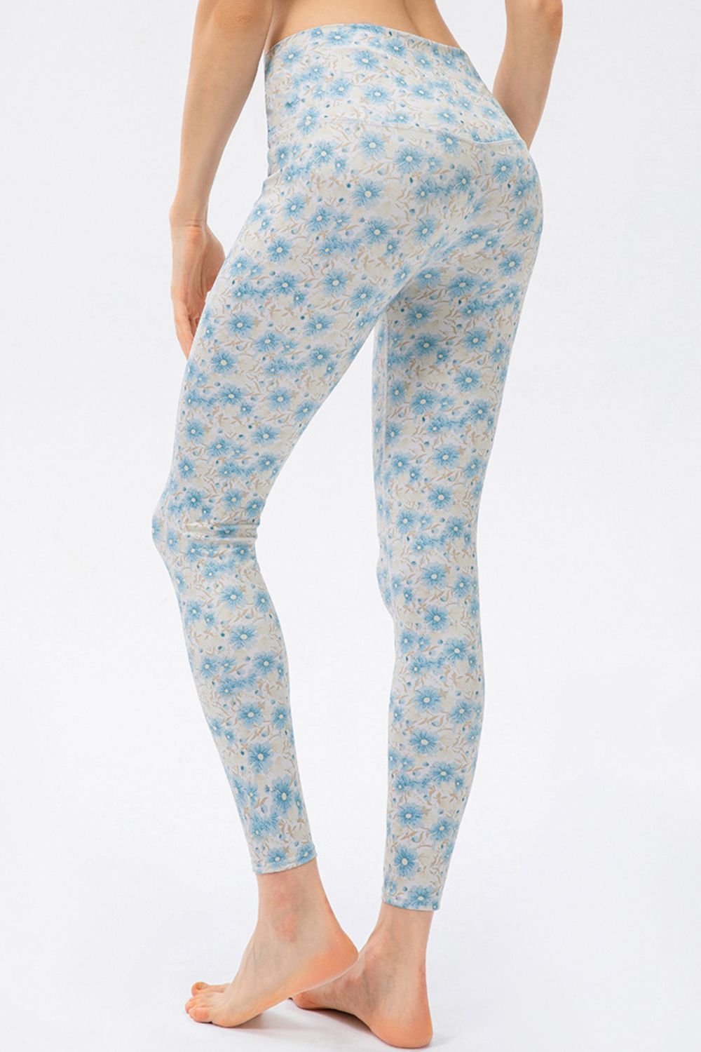 Skinny fit leggings in multicolor floral print with a high waist.