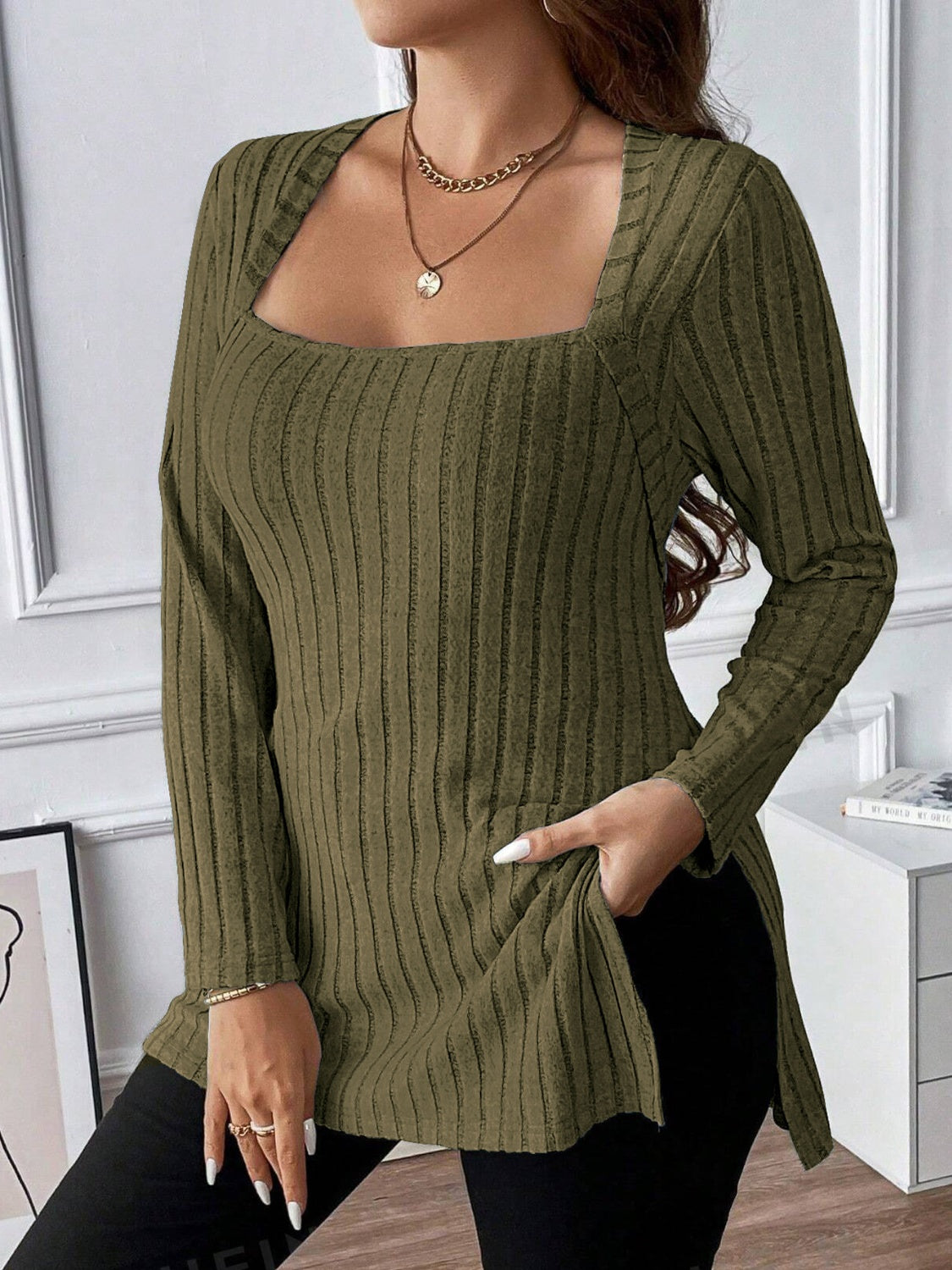 Moss ribbed knit tunic with square neckline and side slits, long sleeves