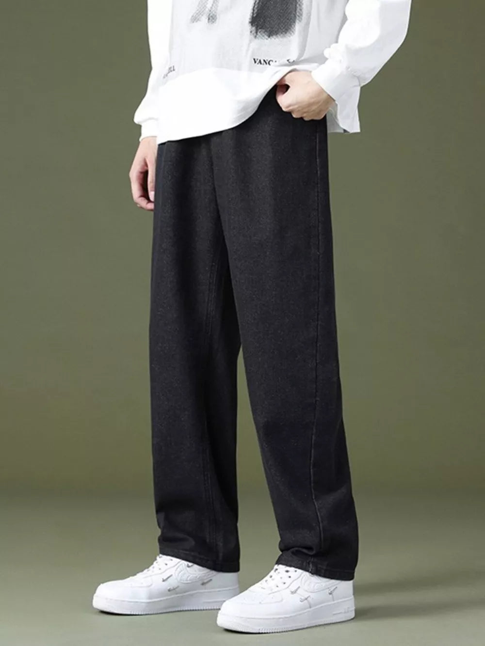 Dark wash denim men's casual oversized jeans with pockets, straight leg.