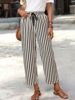 High-waisted striped cropped pants with drawstring and pockets.