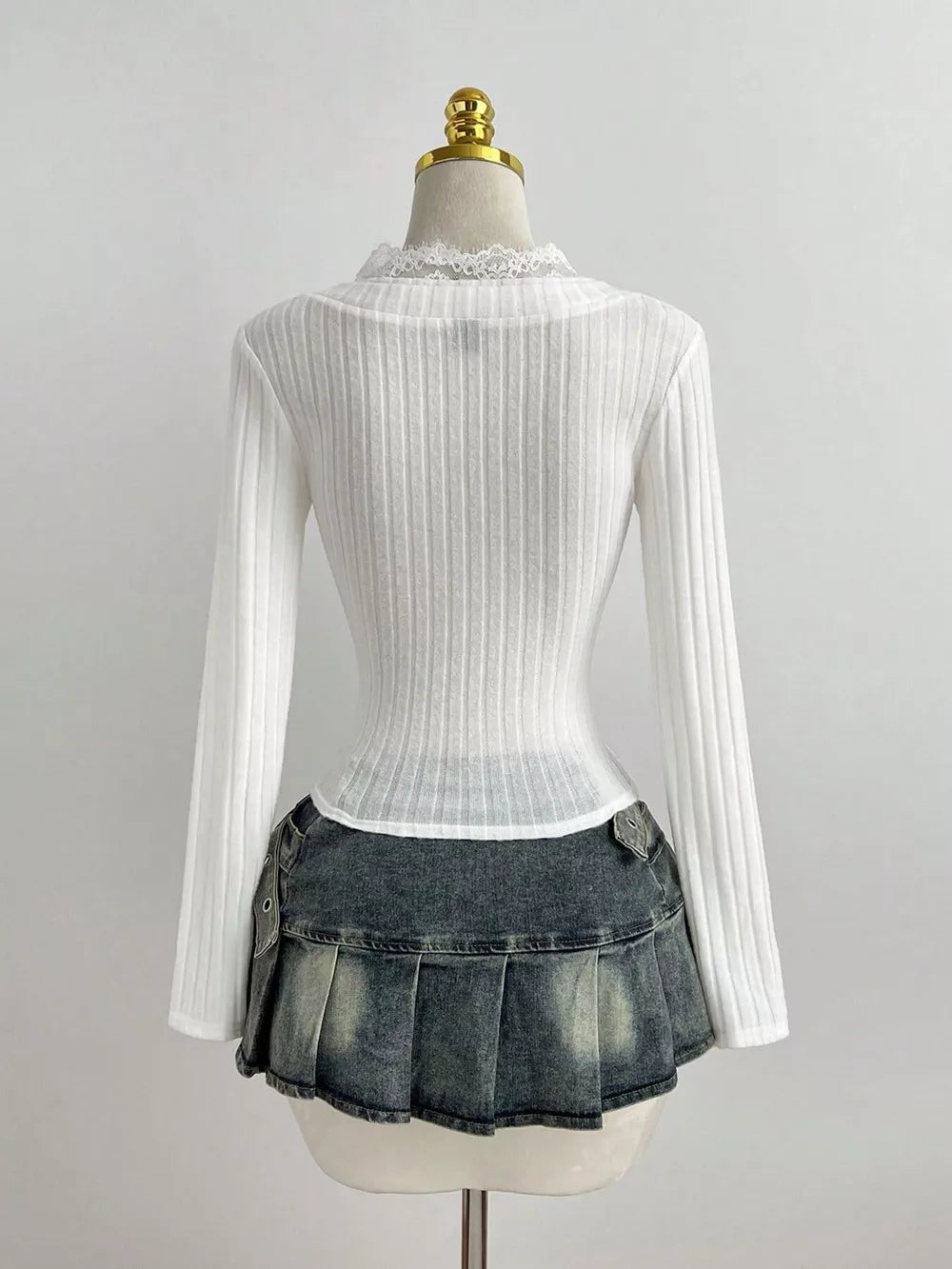 V-neck Lace Trim Ribbed Knit T-shirt, fabric detail