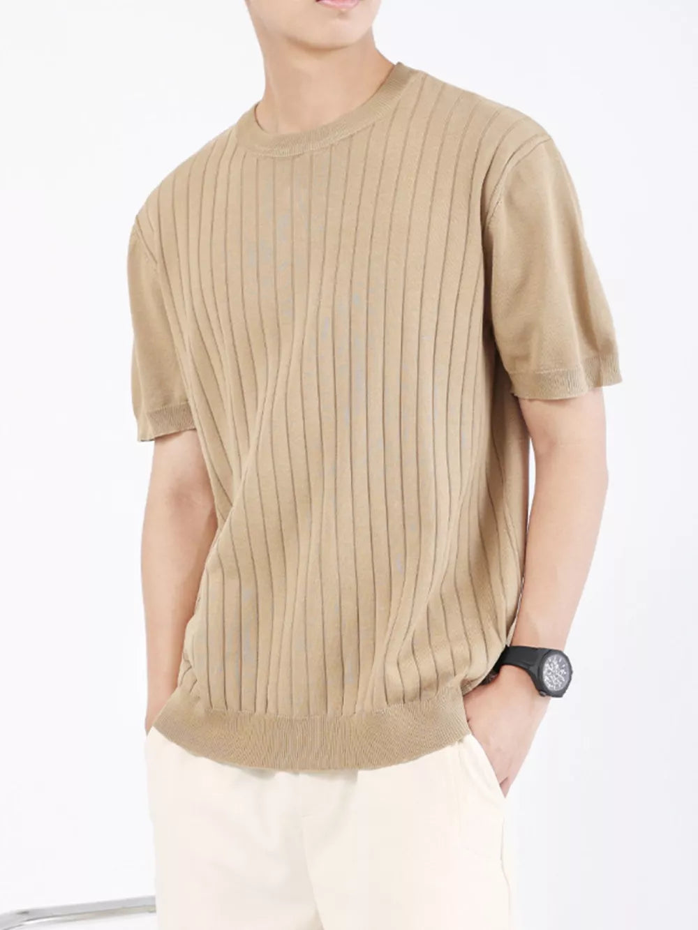 Men's camel ribbed knit t-shirt with crew neck and short sleeves.