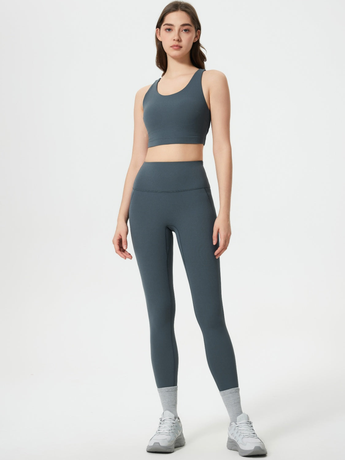 Sculpted contour leggings in dark gray with a hidden pocket detail on the side.
