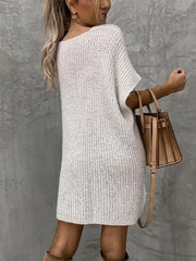 Relaxed knit tunic in white with short sleeves and a relaxed fit.