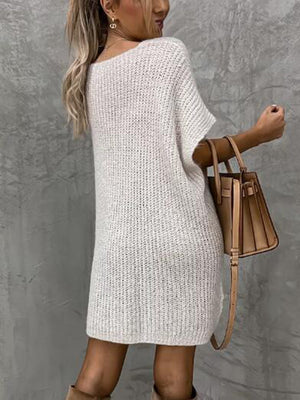 Relaxed knit tunic in white with short sleeves and a relaxed fit.