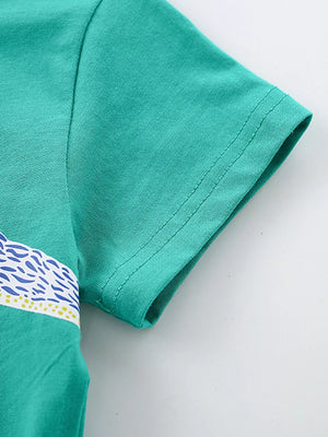 Green cotton t-shirt with short sleeves and a graphic stripe detail.